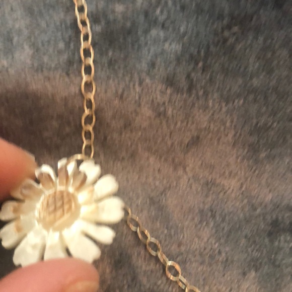Sterling silver and shell flower necklace - Picture 2 of 9